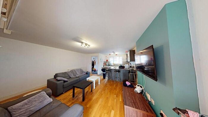 4 Bedroom Semi-Detached House To Rent In Kilbourn Street, Nottingham, NG3