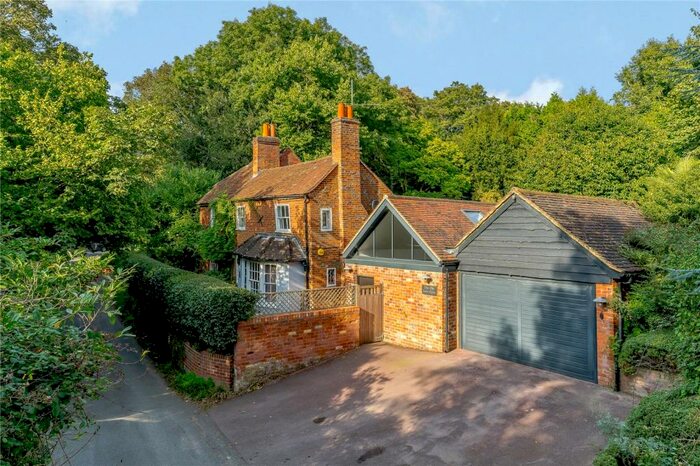 4 Bedroom Detached House For Sale In Knowl Hill Common, Knowl Hill, RG10