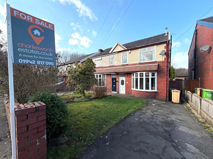 3 Bedroom Semi-Detached House For Sale In St. Helens Road, Bolton, BL5