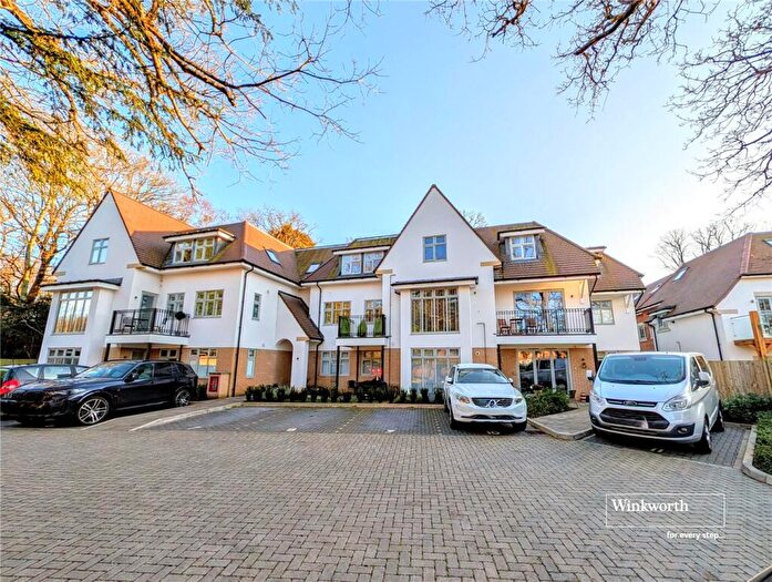 2 Bedroom Apartment For Sale In Lymington Road, Christchurch, Dorset, BH23