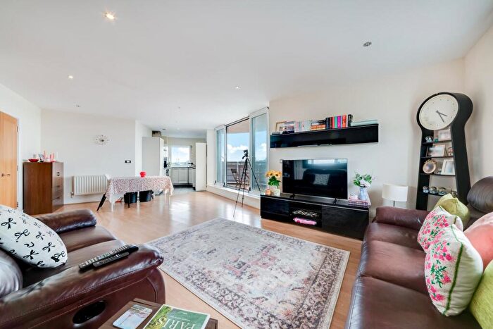 3 Bedroom Apartment For Sale In Wards Wharf Approach, London, E16