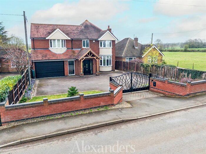 4 Bedroom Detached House For Sale In Hinckley Road, Dadlington, Nuneaton, CV13