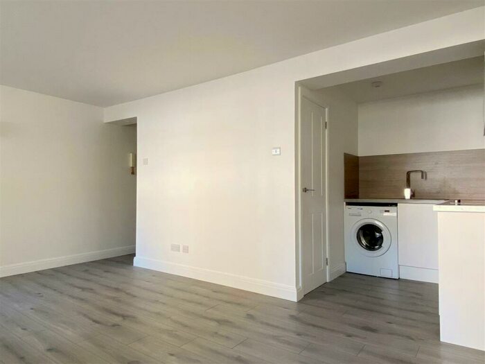 Studio To Rent In Buckingham Place, BN1