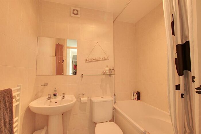 2 Bedroom Flat To Rent In Balcombe Road, Peacehaven, BN10