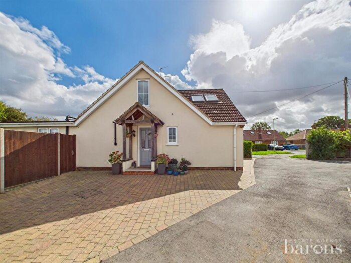4 Bedroom Bungalow For Sale In Goddards Close, Sherfield-On-Loddon, Hook, RG27