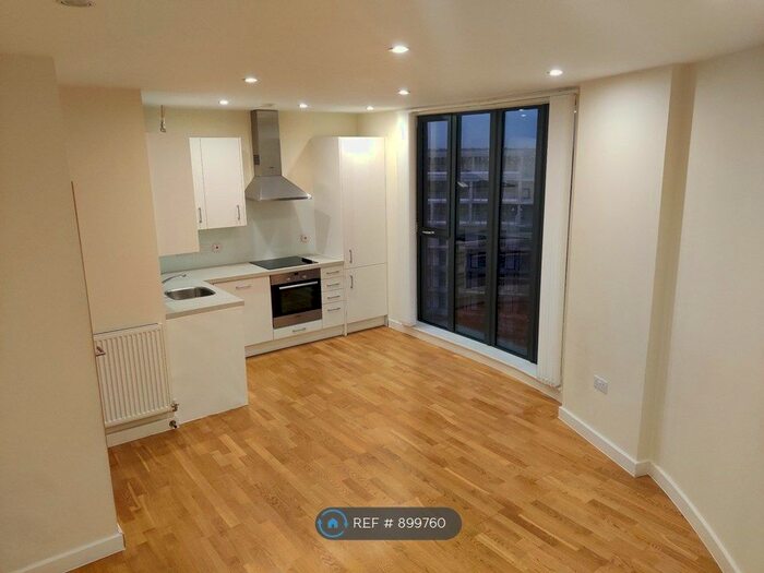 2 Bedroom Flat To Rent In Station Road, Sidcup, DA15