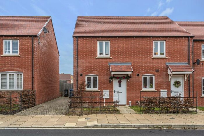 2 Bedroom Terraced House To Rent In Epson Way, Bicester, OX26