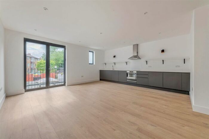 1 Bedroom Flat To Rent In George Lane, London, E18