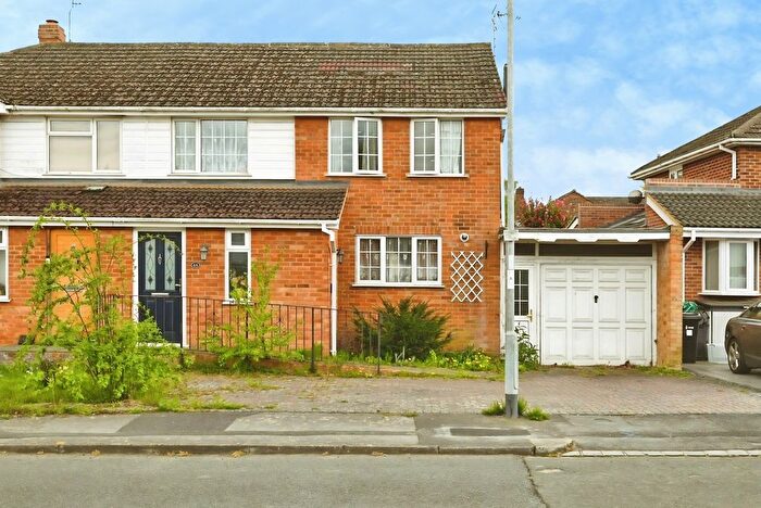 3 Bedroom Semi-Detached House For Sale In Malone Road, Woodley, Reading, RG5