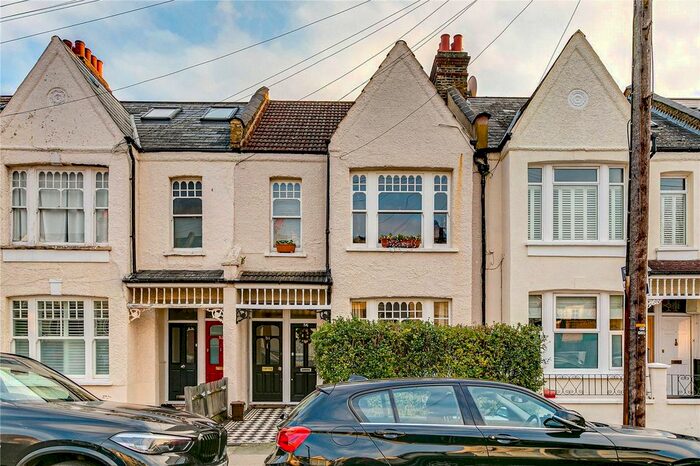 2 Bedroom Flat To Rent In Heythorp Street, London SW18