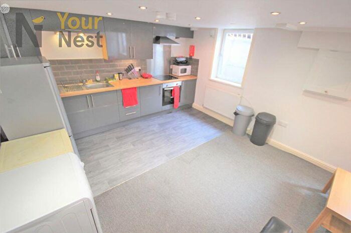 4 Bedroom Terraced House To Rent In Quarry Place, Woodhouse, Leeds, LS6