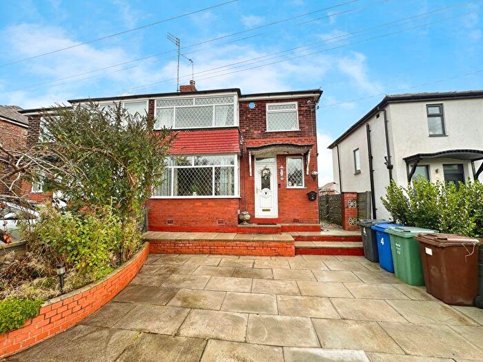 3 Bedroom Semi Detached House For Sale In Willingdon Drive, Prestwich, M25