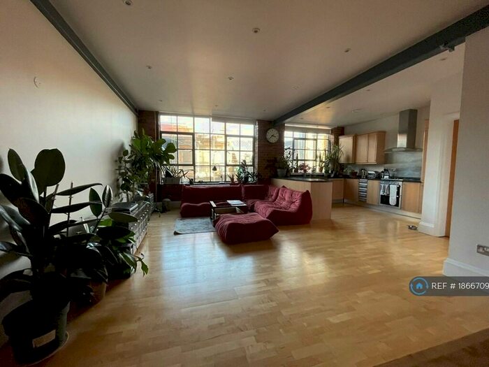 1 Bedroom Flat To Rent In Shepherdess Place, London, N1