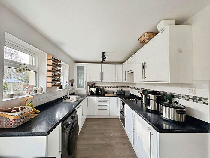 4 Bedroom Semi-Detached House For Sale In East Hill, South Darenth, Dartford, DA4