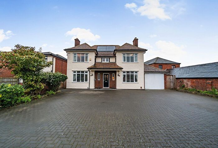 4 Bedroom Detached House For Sale In Hucclecote Road, Gloucester, Gloucestershire, GL3