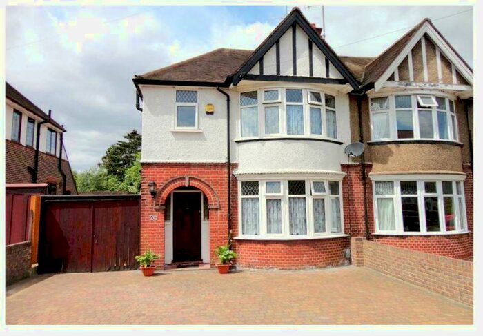 3 Bedroom Semi-Detached House To Rent In Wychwood Avenue Luton, LU2