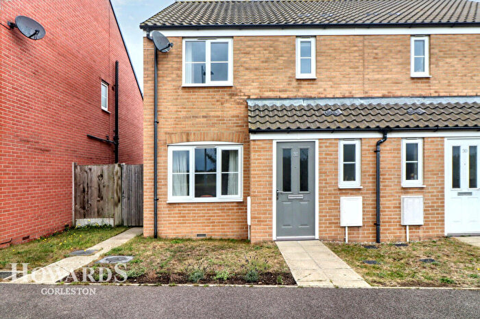 3 Bedroom Semi-Detached House For Sale In Darnell Close, Bradwell, NR31