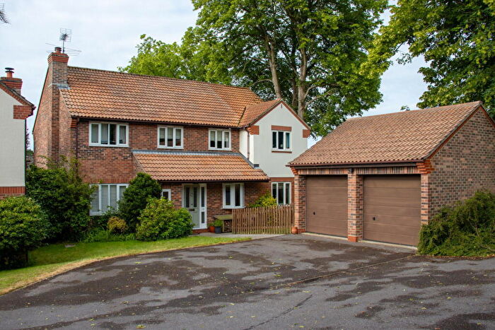 5 Bedroom Detached House For Sale In Orchard Close, Alresford, SO24