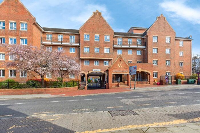 1 Bedroom Flat For Sale In High Street, Chatham, ME4