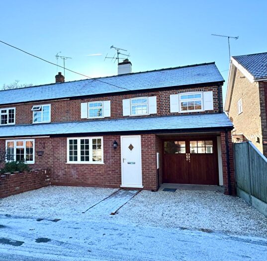 3 Bedroom Semi Detached House For Sale In Mortimer Common, Reading, RG7