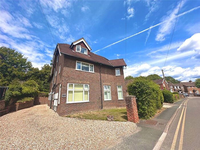 2 Bedroom Flat To Rent In St James Terrace, Farnham, Surrey, GU9