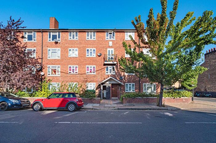 3 Bedroom Flat To Rent In Southwell Road, Camberwell, London, SE5