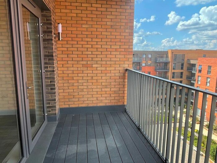 1 Bedroom Flat To Rent In Chailey Place, Hayes, Middlesex, UB3