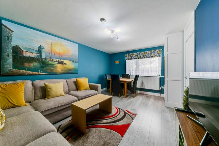 2 Bedroom Flat To Rent In Gurney Close, Barking, IG11