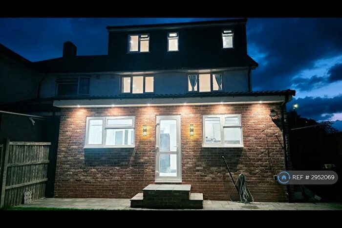 7 Bedroom Semi-Detached House To Rent In Maple Grove, London, NW9