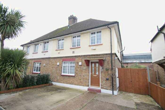 4 Bedroom Semi-Detached House To Rent In Blunts Avenue, Sipson, West Drayton, UB7