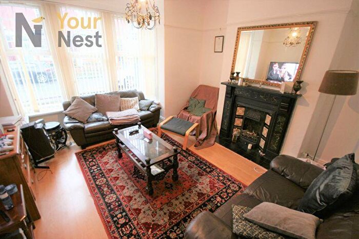 4 Bedroom Terraced House To Rent In Grove Gardens, Headingley, LS6