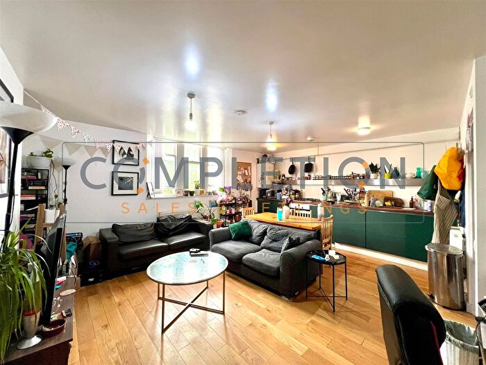 3 Bedroom Flat To Rent In Cannon Street Road, London, E1