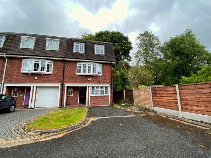 5 Bedroom Semi-Detached House To Rent In Woodlea, Worsley, M28