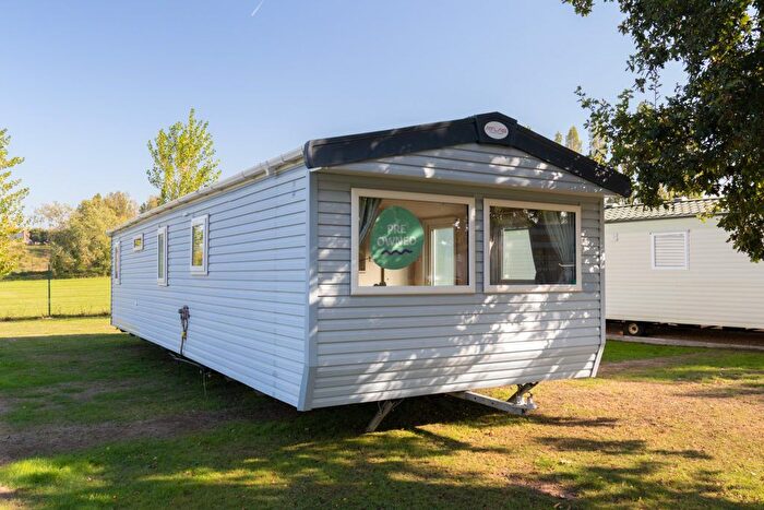 3 Bedroom Park Home For Sale In Plough Road, Minster On Sea, Sheerness, ME12
