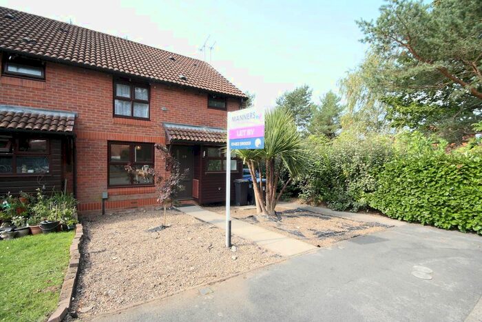 1 Bedroom Flat To Rent In Cardingham, Horsell, Woking, GU21