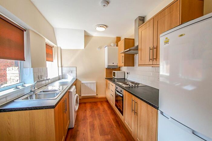 2 Bedroom Flat To Rent In £.pppw - Doncaster Road, Sandyford, NE2