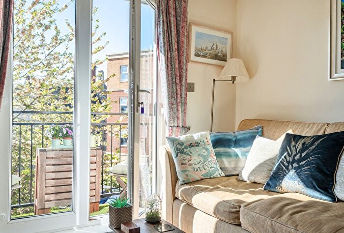 2 Bedroom Flat For Sale In Bedminster Parade, Bristol, Somerset, BS3