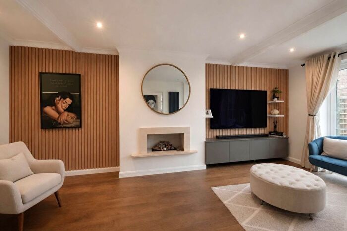 4 Bedroom Semi Detached House For Sale In Deacons Hill Road, Elstree, WD6