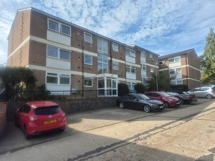 2 Bedroom Flat To Rent In Pine Lodge, Tonbridge Road, Maidstone, Kent, ME16