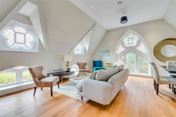 2 Bedroom Flat To Rent In Park Lane, Richmond, TW9