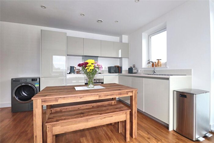 1 Bedroom Flat For Sale In Acer Grove, Woking, Surrey, GU22