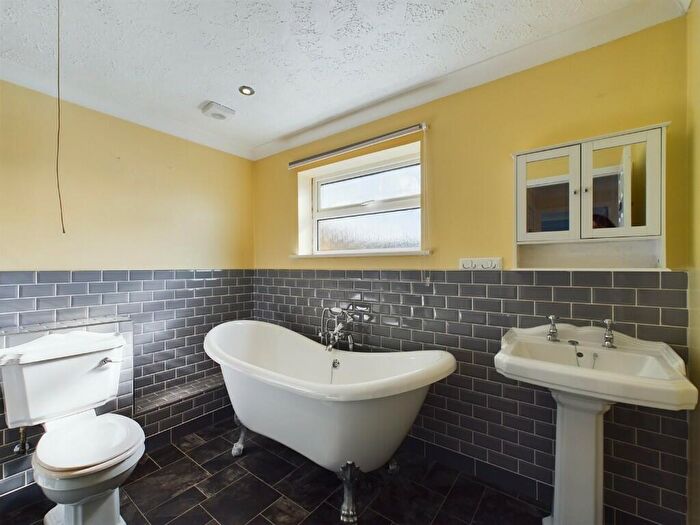 4 Bedroom Semi-Detached House To Rent In Beauly Court, Kettering, Northamptonshire, NN15