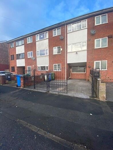 4 Bedroom Semi-Detached House To Rent In York Road, Denton, M34