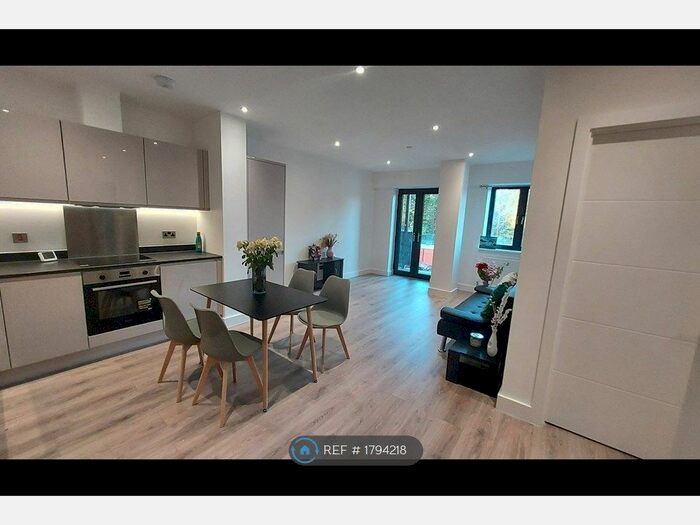 2 Bedroom Flat To Rent In Streetsbrook, Solihull, B91