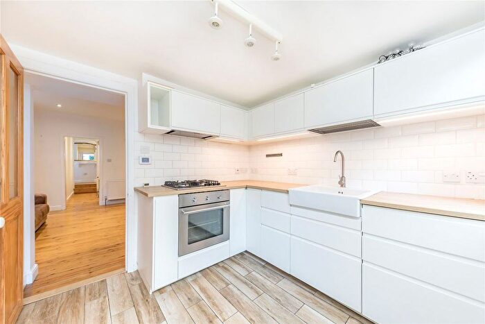 2 Bedroom Flat To Rent In Garratt Terrace, Tooting, SW17