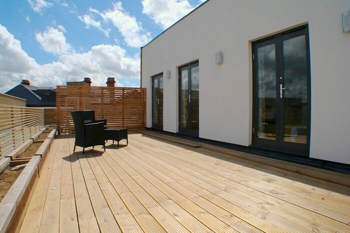 2 Bedroom Flat To Rent In King Street, Watford, WD18