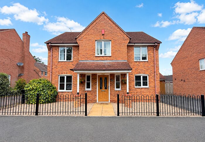 4 Bedroom Detached House For Sale In Three Acres Lane, Dickens Heath, B90