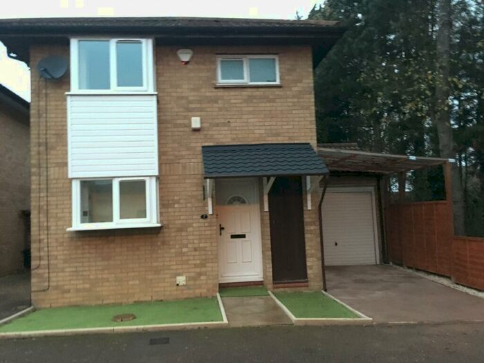 3 Bedroom Detached House To Rent In Chatsworth, Milton Keynes, Buckinghamshire, MK8