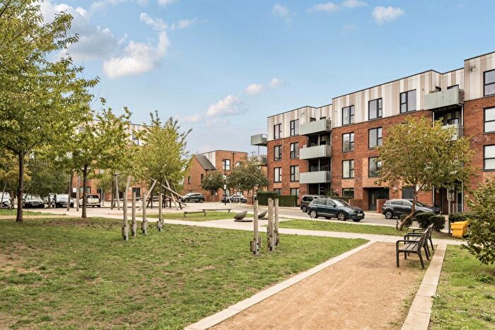 2 Bedroom Flat For Sale In Canning Square, Enfield, EN1