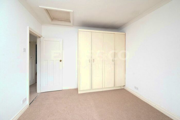3 Bedroom Semi-Detached House For Sale In Woodstock Close, Stanmore, Middlesex, HA7
